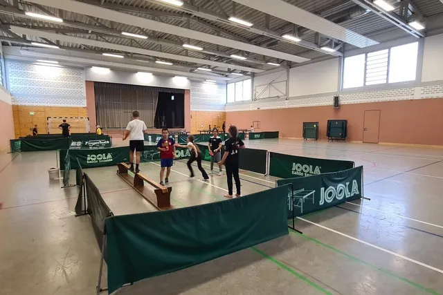 Eine der zahlreichen Übungsstationen beim Tischtennis-Aktionstag. Foto: Andrea Winkelmann
