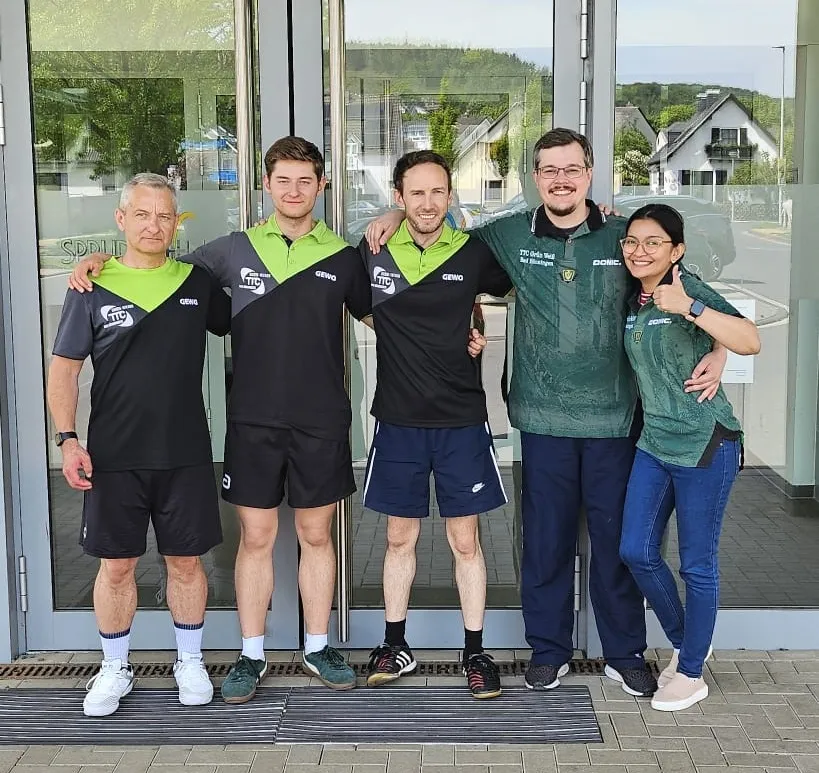 Die Clubmeisterschaft findet jedes Jahr in der Sprudelhalle Bad Hönningen statt. Das Bild zeigt alle Sieger des Jahres 2026